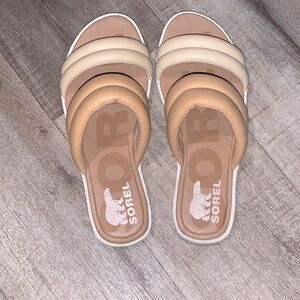 Sorel Women's Beige and Tan Slide Sandals
